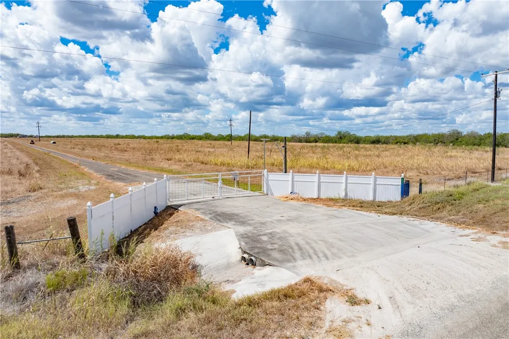 1777 County Road 170 Alice, TX 78332