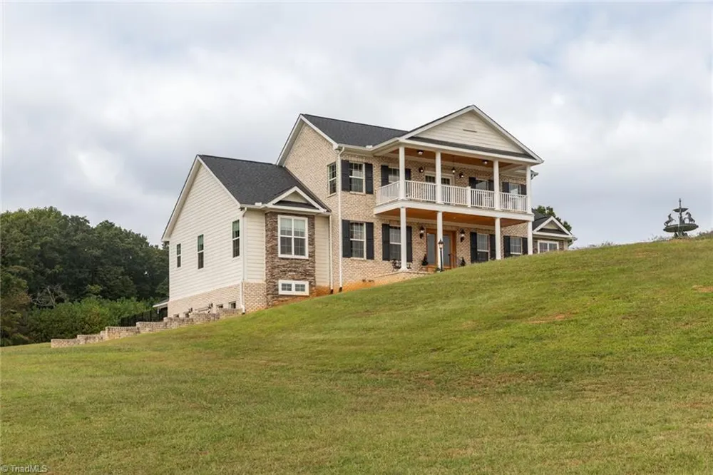 204 Violet Ridge Trail Lowgap, NC 27024
