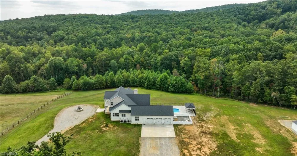 204 Violet Ridge Trail Lowgap, NC 27024
