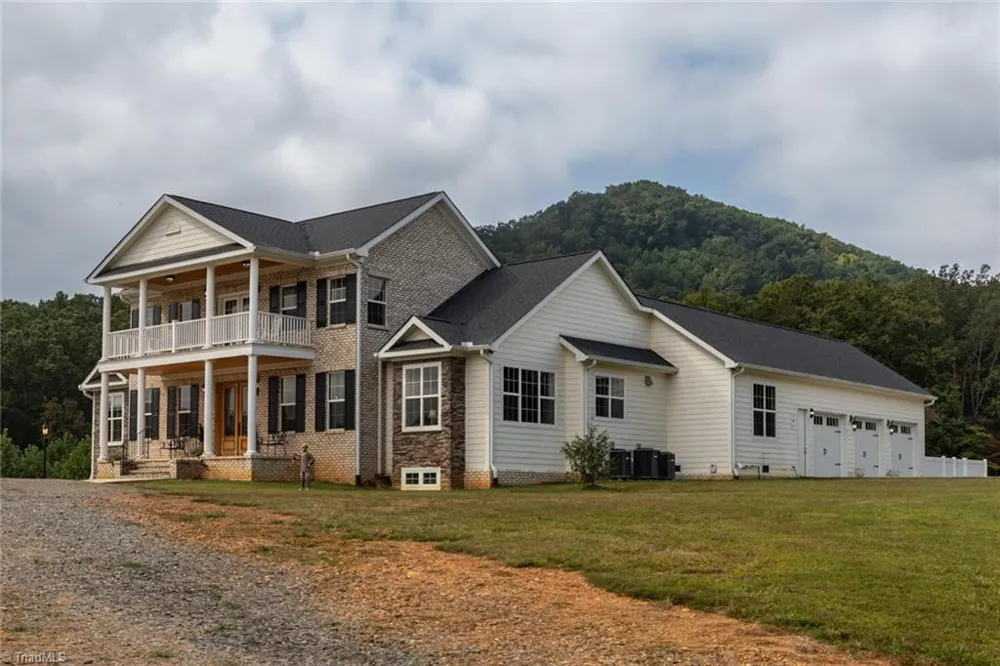 204 Violet Ridge Trail Lowgap, NC 27024