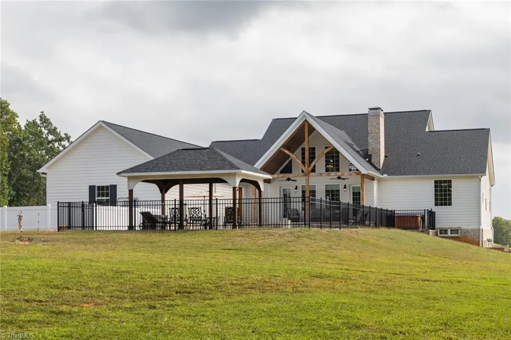 204 Violet Ridge Trail Lowgap, NC 27024