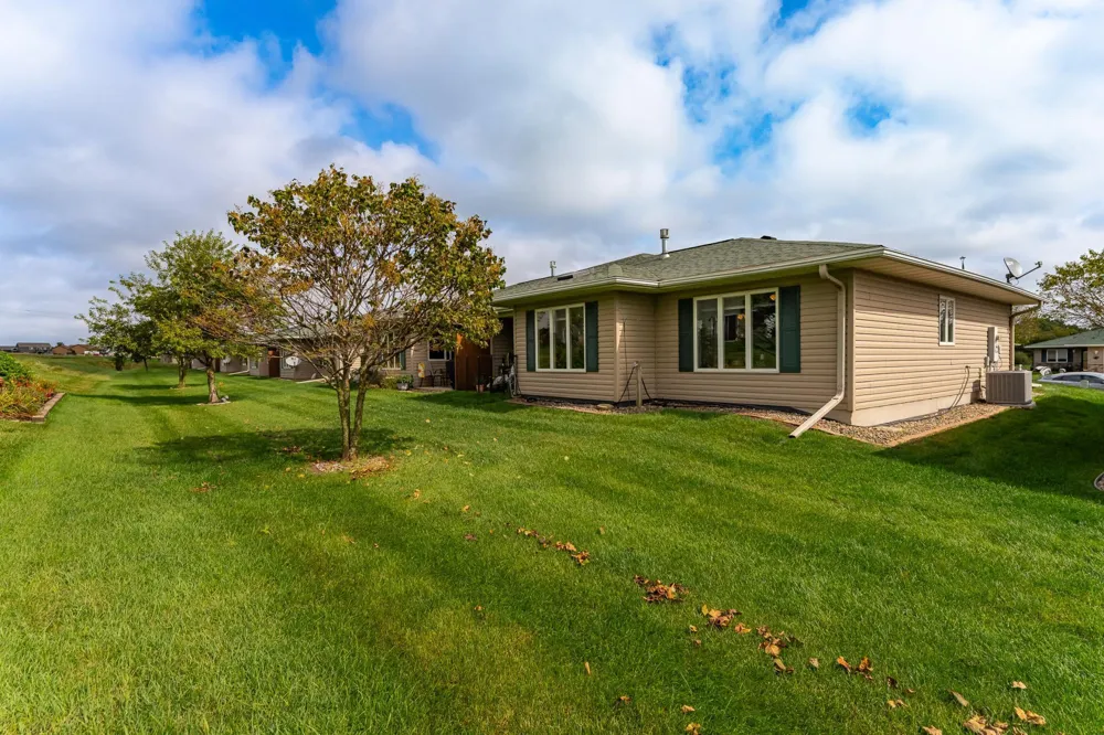 1821 Clubhouse Drive NE Stewartville, MN 55976