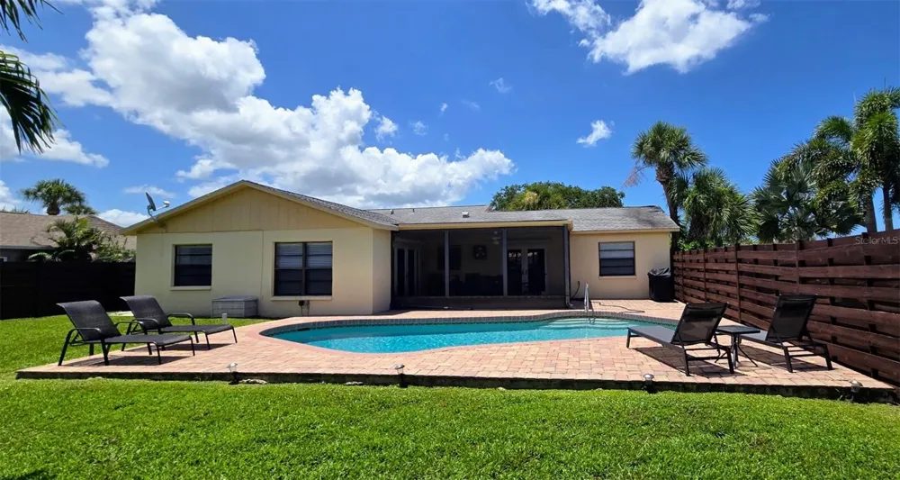3803 EASTON STREET Sarasota, FL 34238
