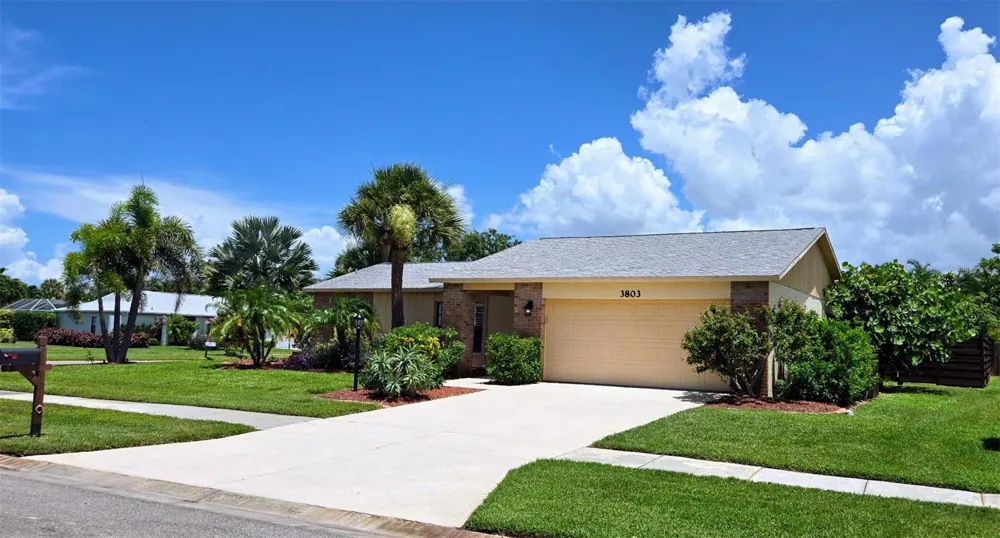3803 EASTON STREET Sarasota, FL 34238