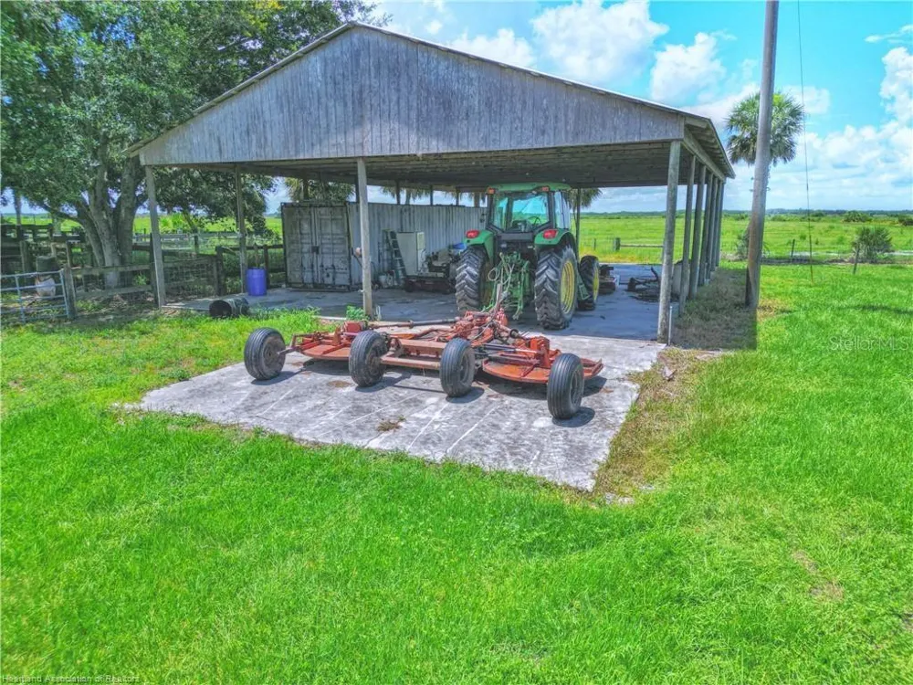 8495 COUNTY ROAD 621 Lorida, FL 33857