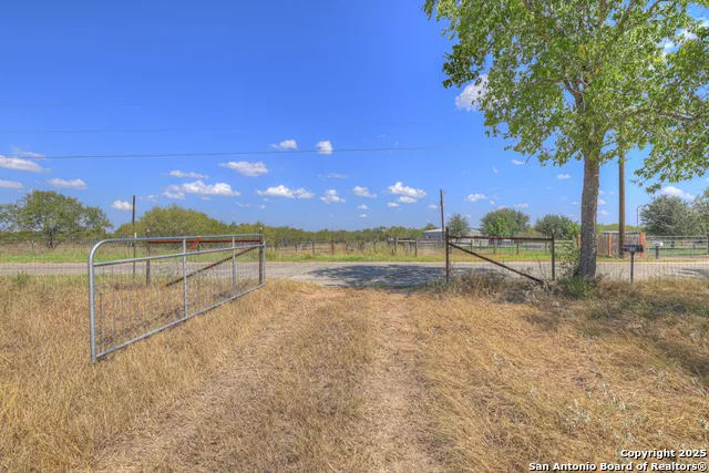 445 Single Oak Rd Seguin, TX 78155