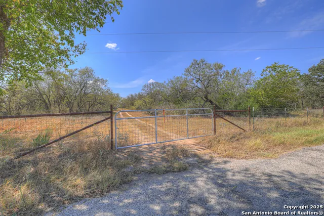 445 Single Oak Rd Seguin, TX 78155