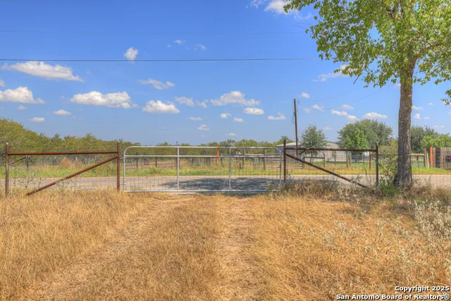 445 Single Oak Rd Seguin, TX 78155
