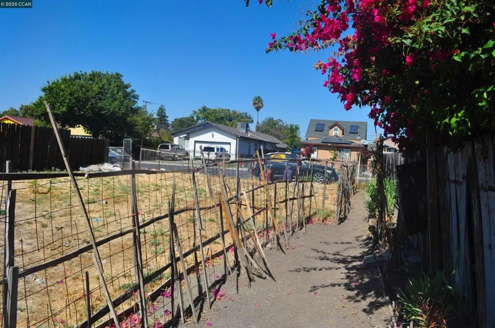 220 Delhi Ave Stockton, CA 95206