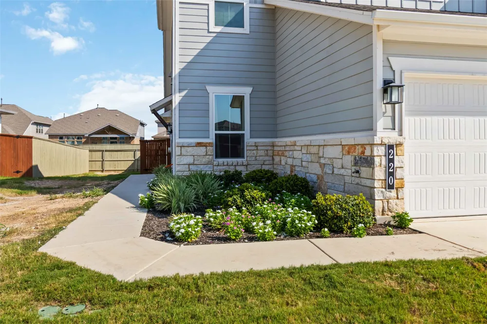 220 Mirabeau Way Liberty Hill, TX 78642