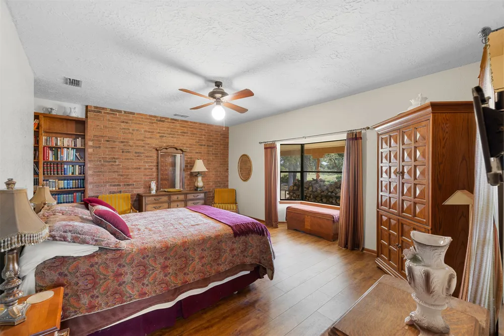 179 Stiewert Lane Paige, TX 78659