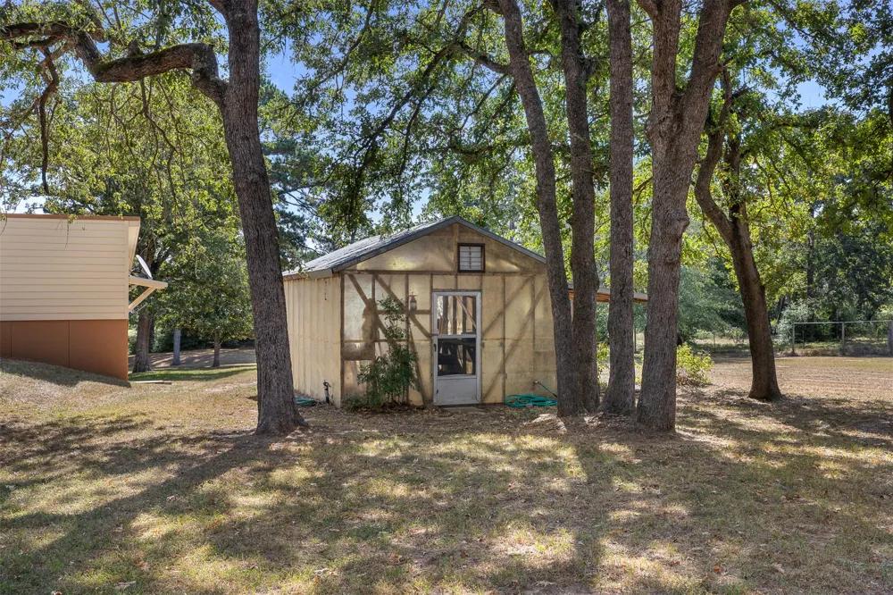179 Stiewert Lane Paige, TX 78659