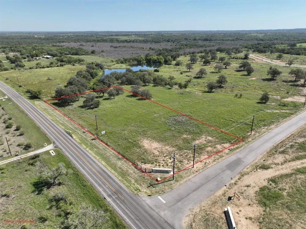 106 Sunny Day Dr Red Rock, TX 78662