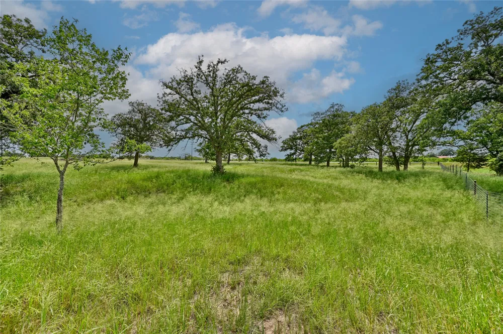 106 Sunny Day Dr Red Rock, TX 78662