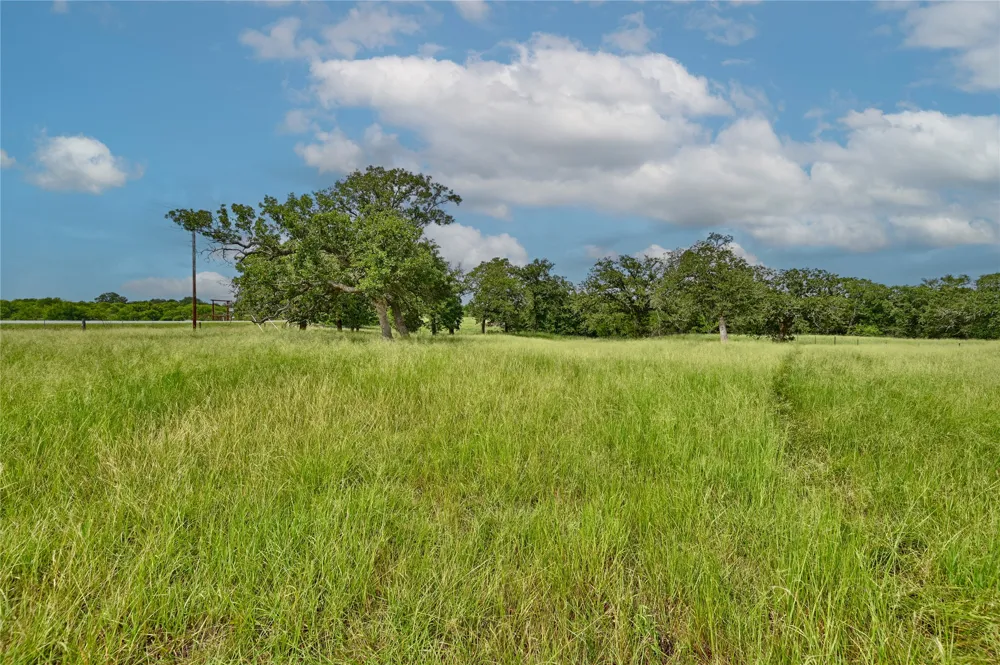 106 Sunny Day Dr Red Rock, TX 78662