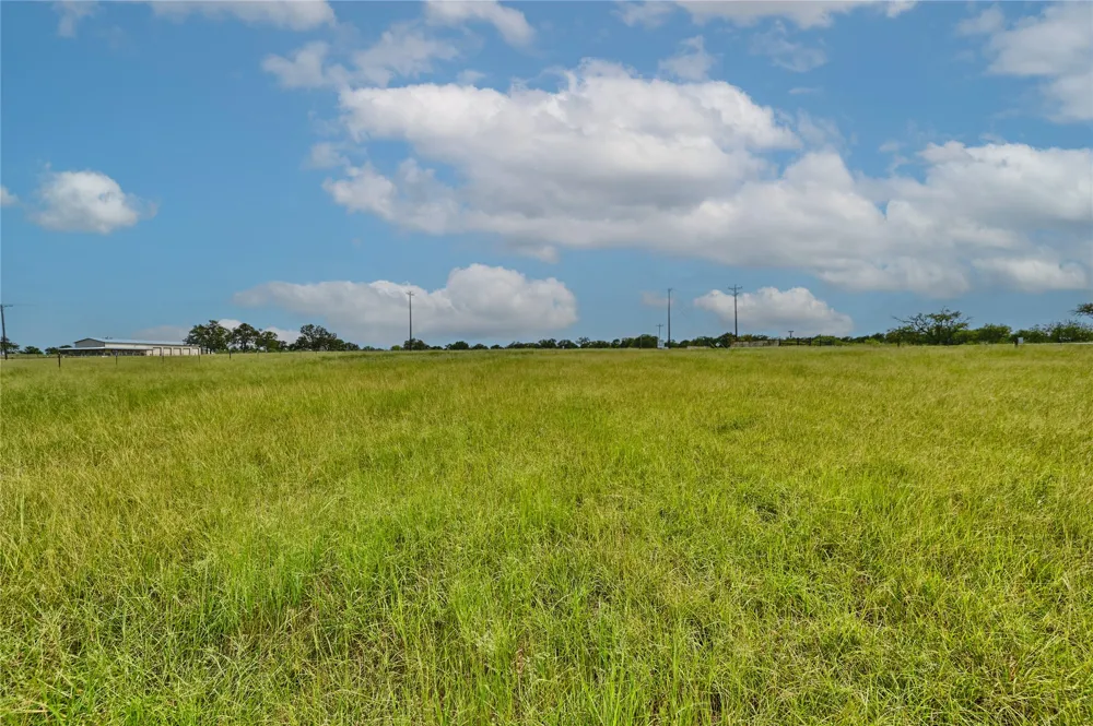 106 Sunny Day Dr Red Rock, TX 78662