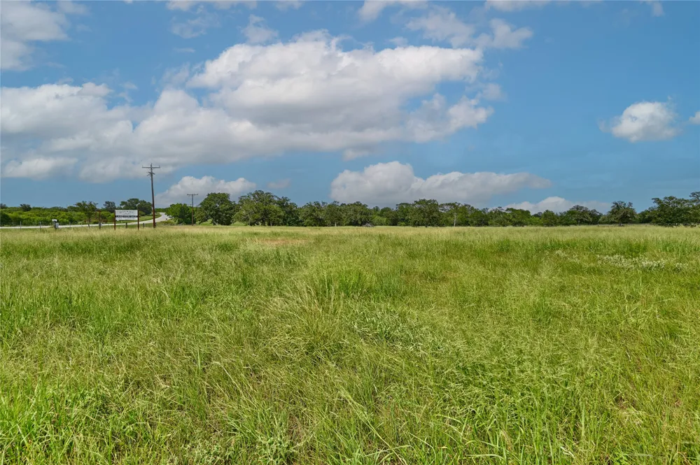 106 Sunny Day Dr Red Rock, TX 78662