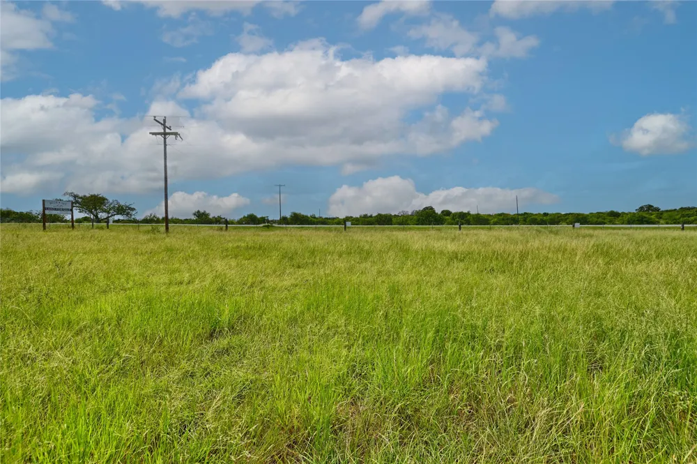 106 Sunny Day Dr Red Rock, TX 78662