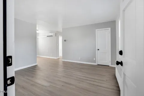 1700 Roslyn Drive ## 29d