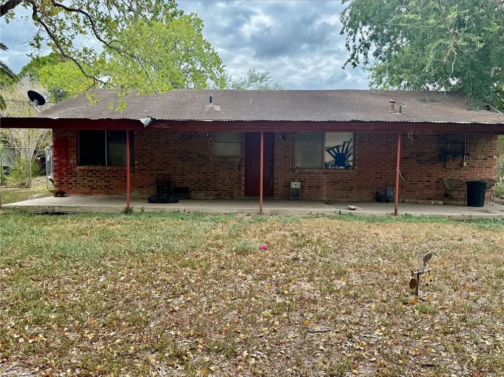 805 Continental Drive Three Rivers, TX 78071