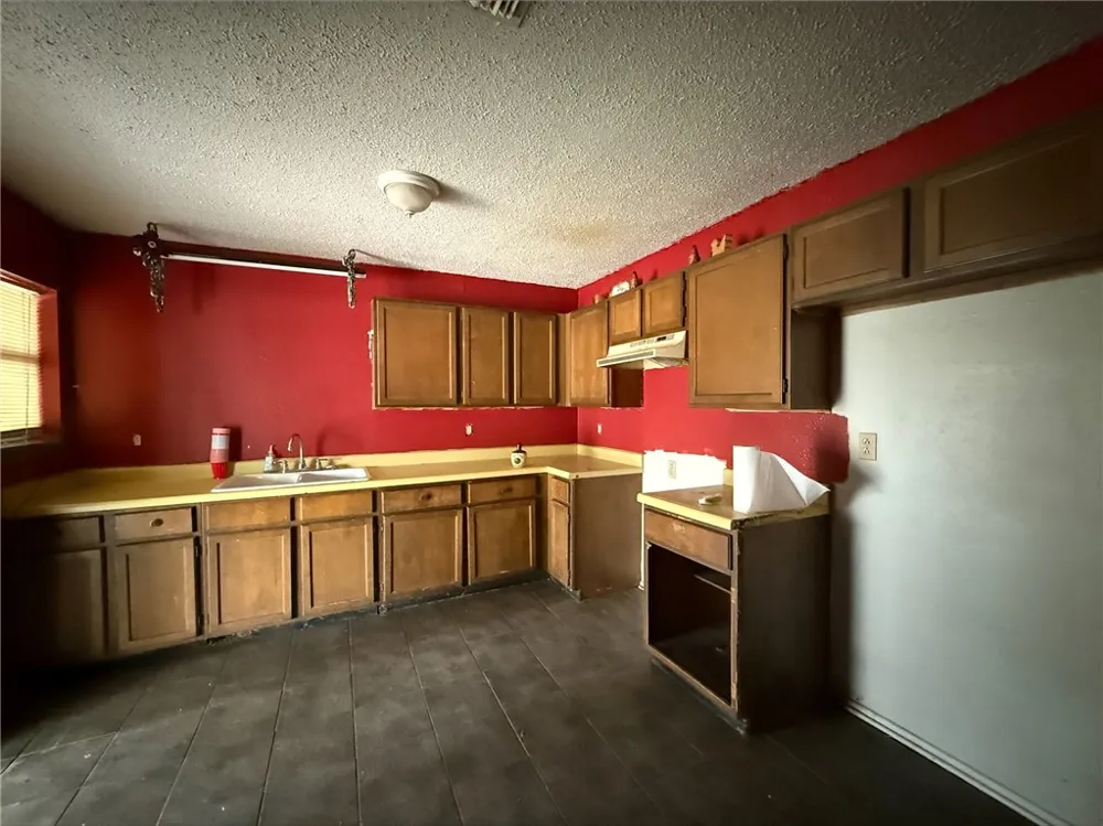 805 Continental Drive Three Rivers, TX 78071