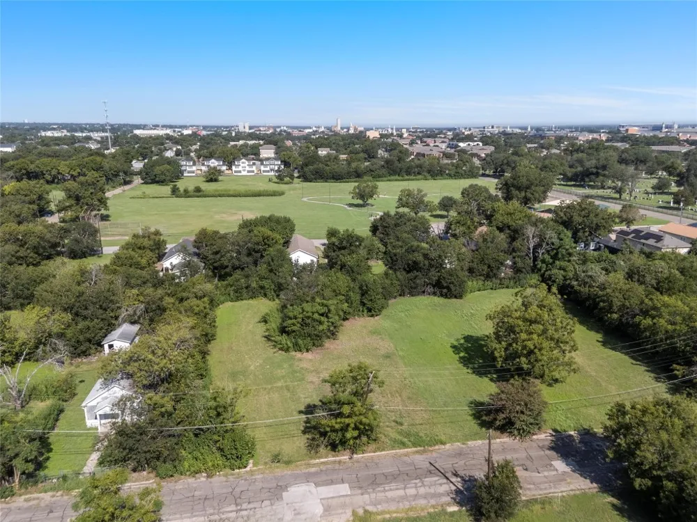 805 Benton Drive Waco, TX 76706