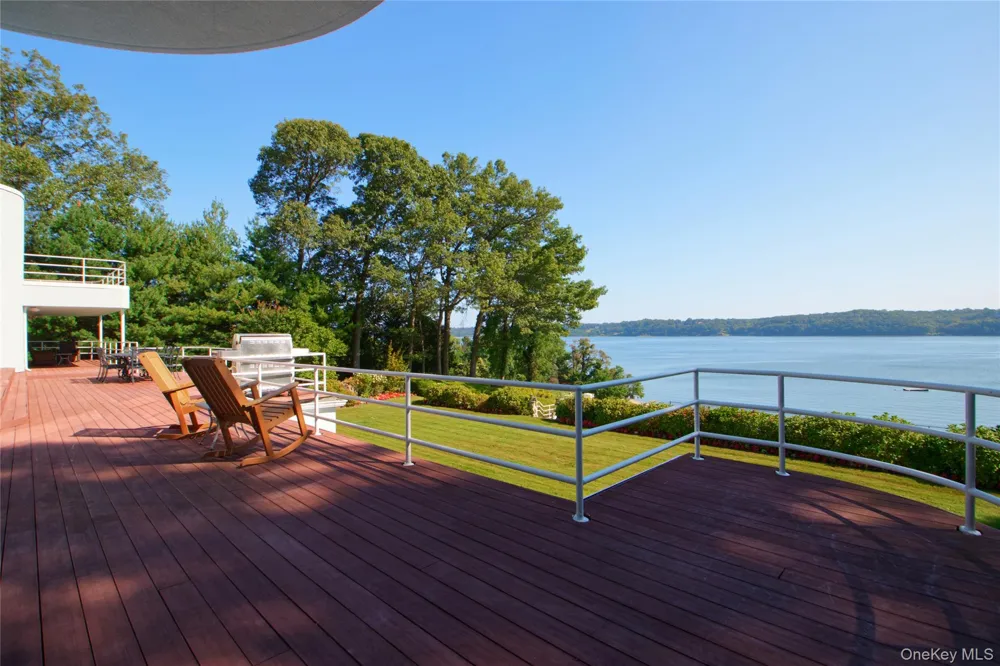 26 Tennis Court Road Oyster Bay, NY 11771