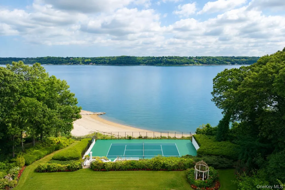 26 Tennis Court Road Oyster Bay, NY 11771