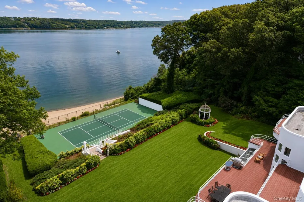 26 Tennis Court Road Oyster Bay, NY 11771