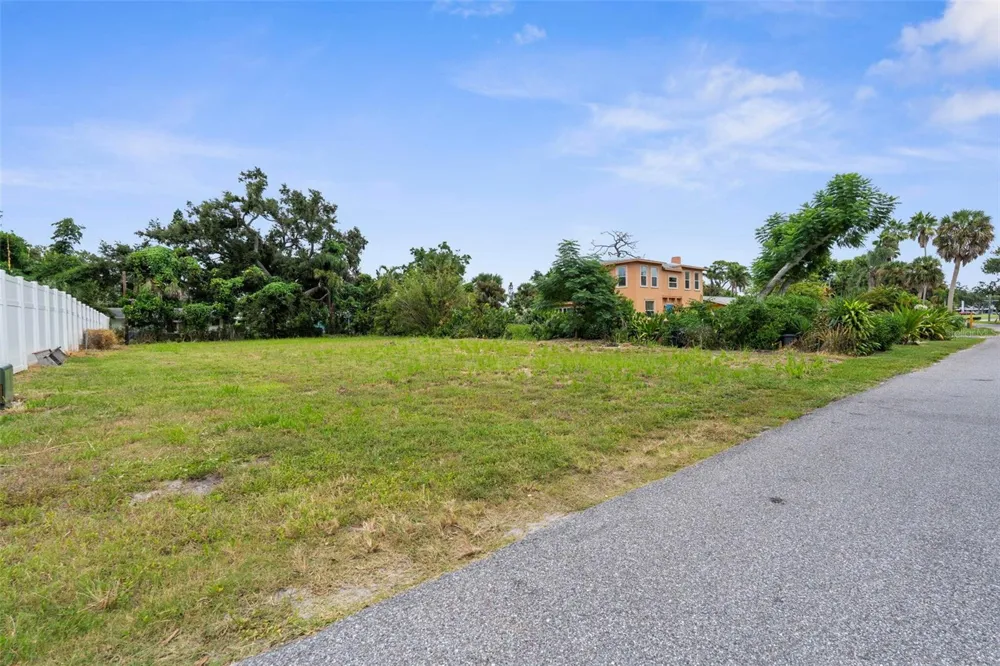 216 PAVONIA ROAD Nokomis, FL 34275