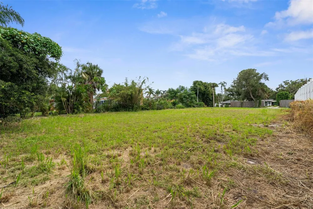 216 PAVONIA ROAD Nokomis, FL 34275