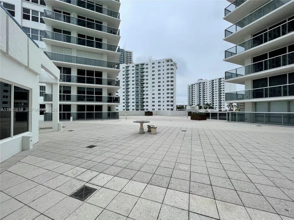 2751 S Ocean Dr #1204S Hollywood, FL 33019