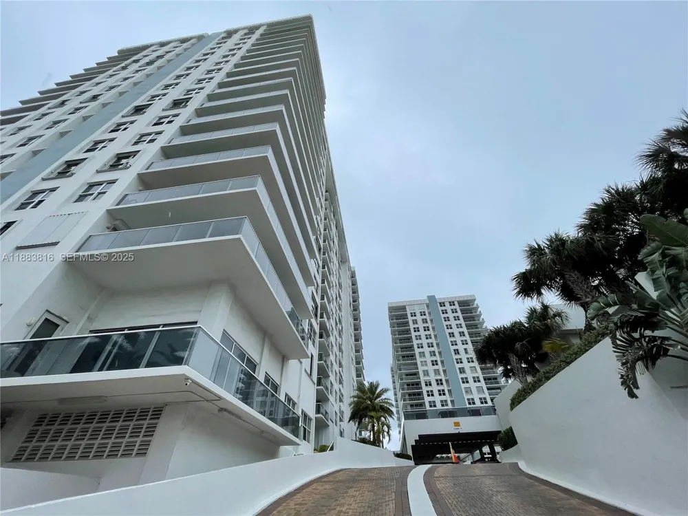 2751 S Ocean Dr #1204S Hollywood, FL 33019
