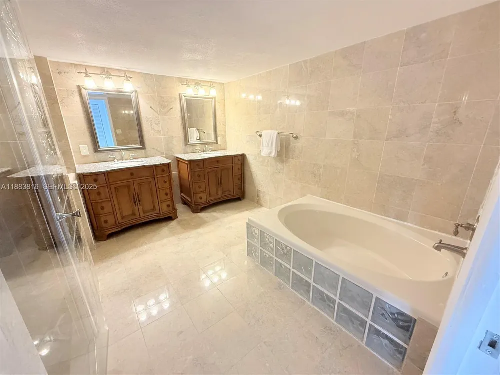 2751 S Ocean Dr #1204S Hollywood, FL 33019