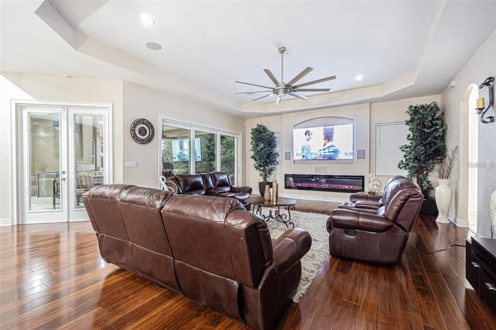 13102 DONE GROVEN DRIVE Dover, FL 33527