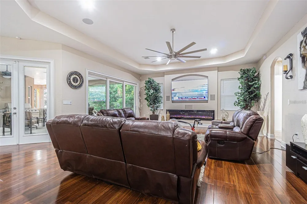 13102 DONE GROVEN DRIVE Dover, FL 33527
