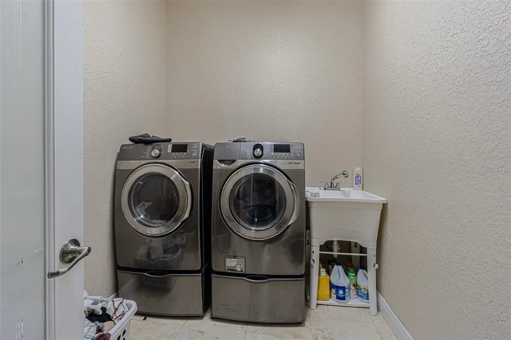 13102 DONE GROVEN DRIVE Dover, FL 33527