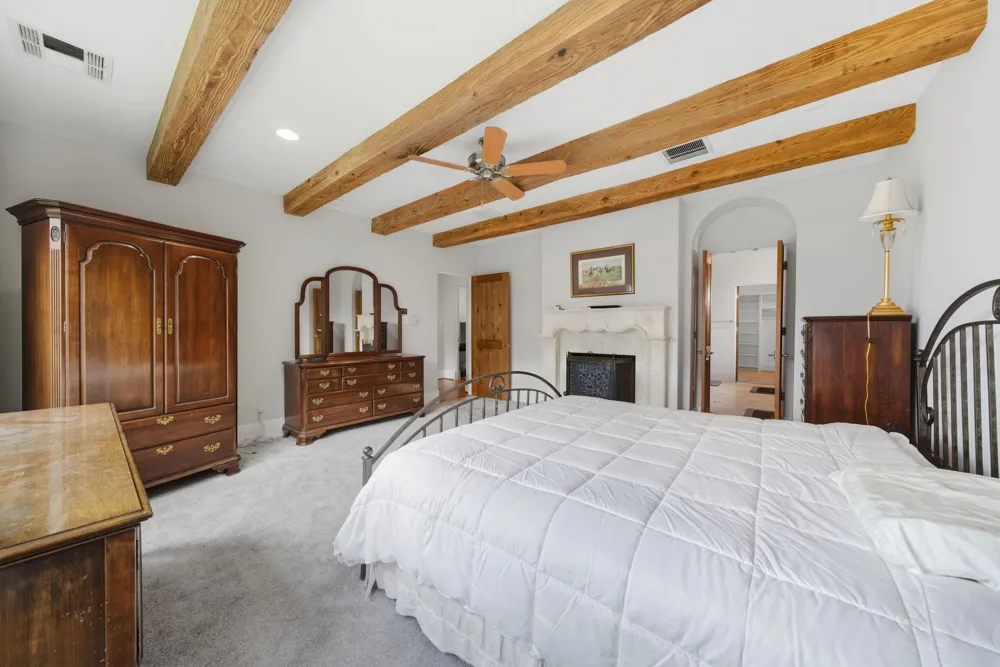 2370 Bolsover Street Houston, TX 77005
