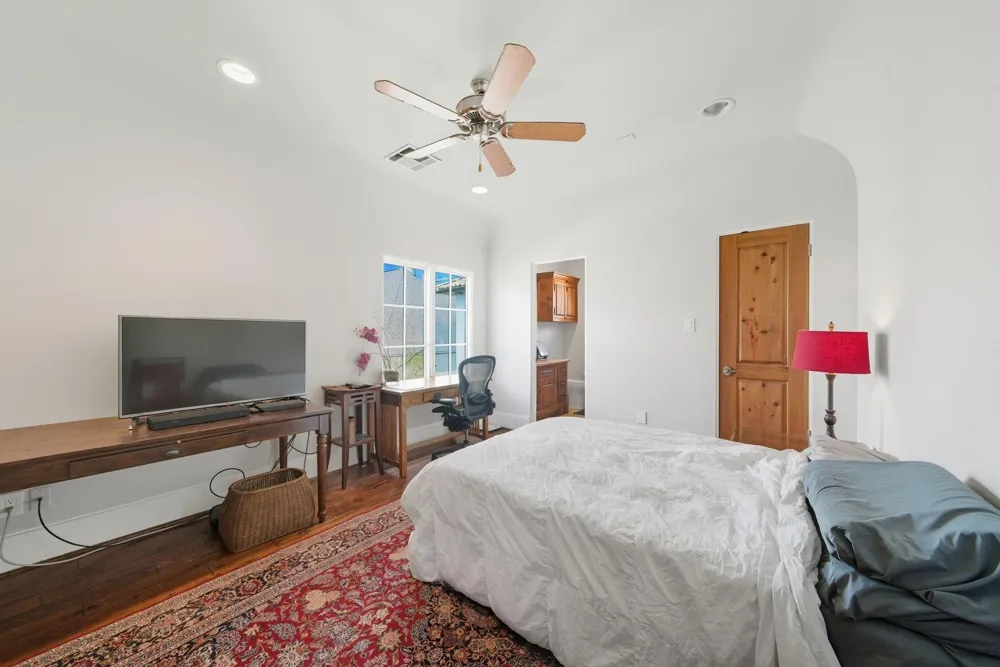 2370 Bolsover Street Houston, TX 77005