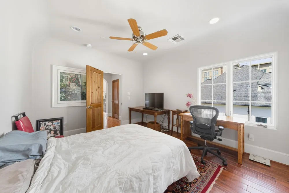 2370 Bolsover Street Houston, TX 77005