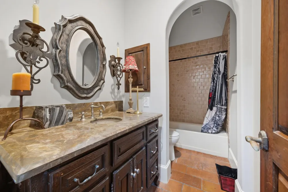 2370 Bolsover Street Houston, TX 77005