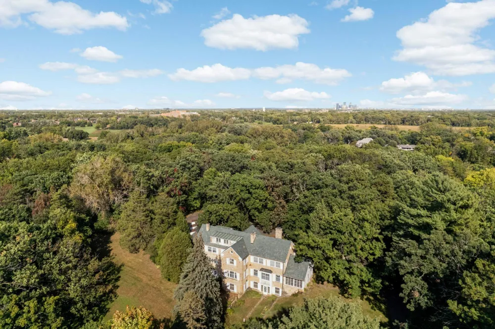 8X Merilane Edina, MN 55436
