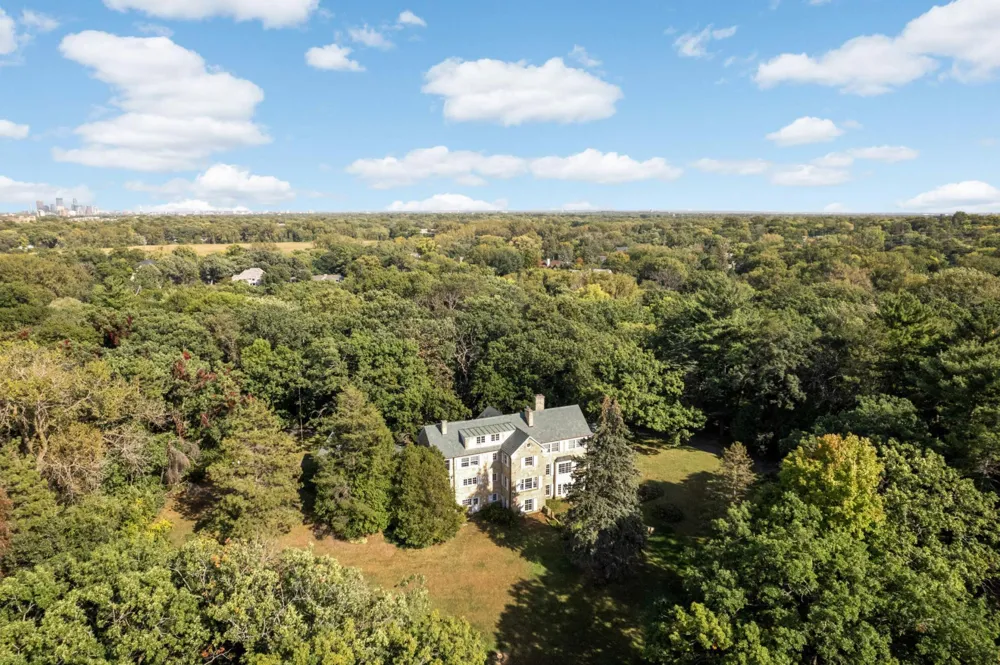 8X Merilane Edina, MN 55436