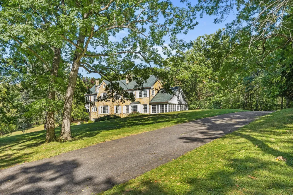 8X Merilane Edina, MN 55436