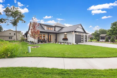 4951 Parkside Circle