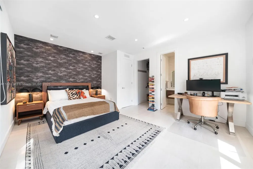 520 E Dilido Dr Miami Beach, FL 33139