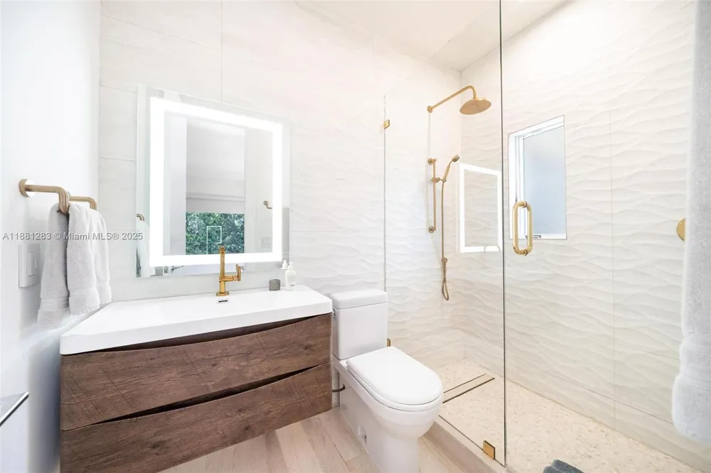 520 E Dilido Dr Miami Beach, FL 33139