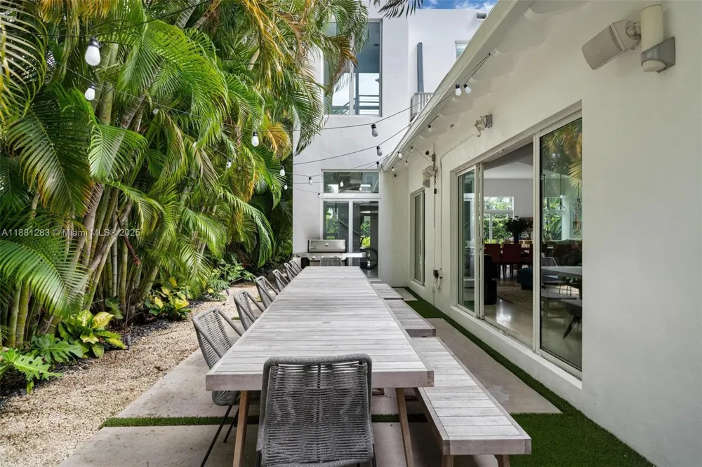 520 E Dilido Dr Miami Beach, FL 33139