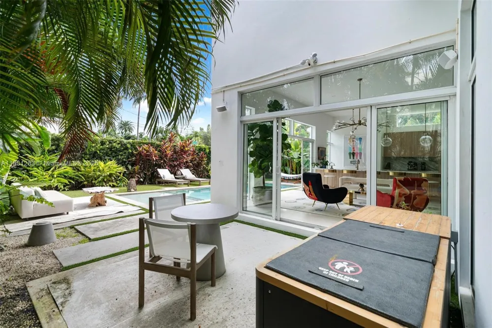 520 E Dilido Dr Miami Beach, FL 33139