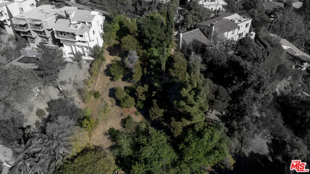 1579 LINDACREST DRIVE Beverly Hills, CA 90210